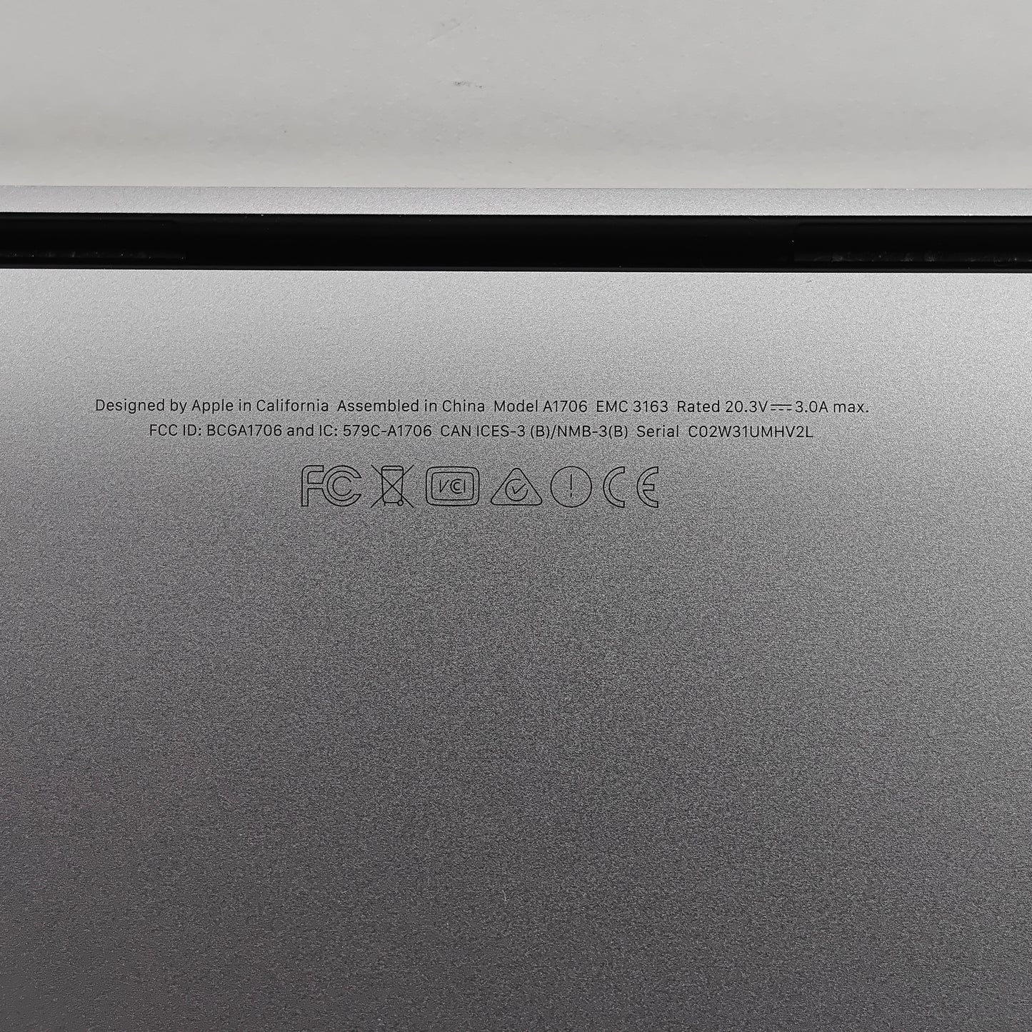 2017 Apple MacBook Pro 13.3" i7 3.1GHz 8GB RAM 256GB SSD Space Gray A1706