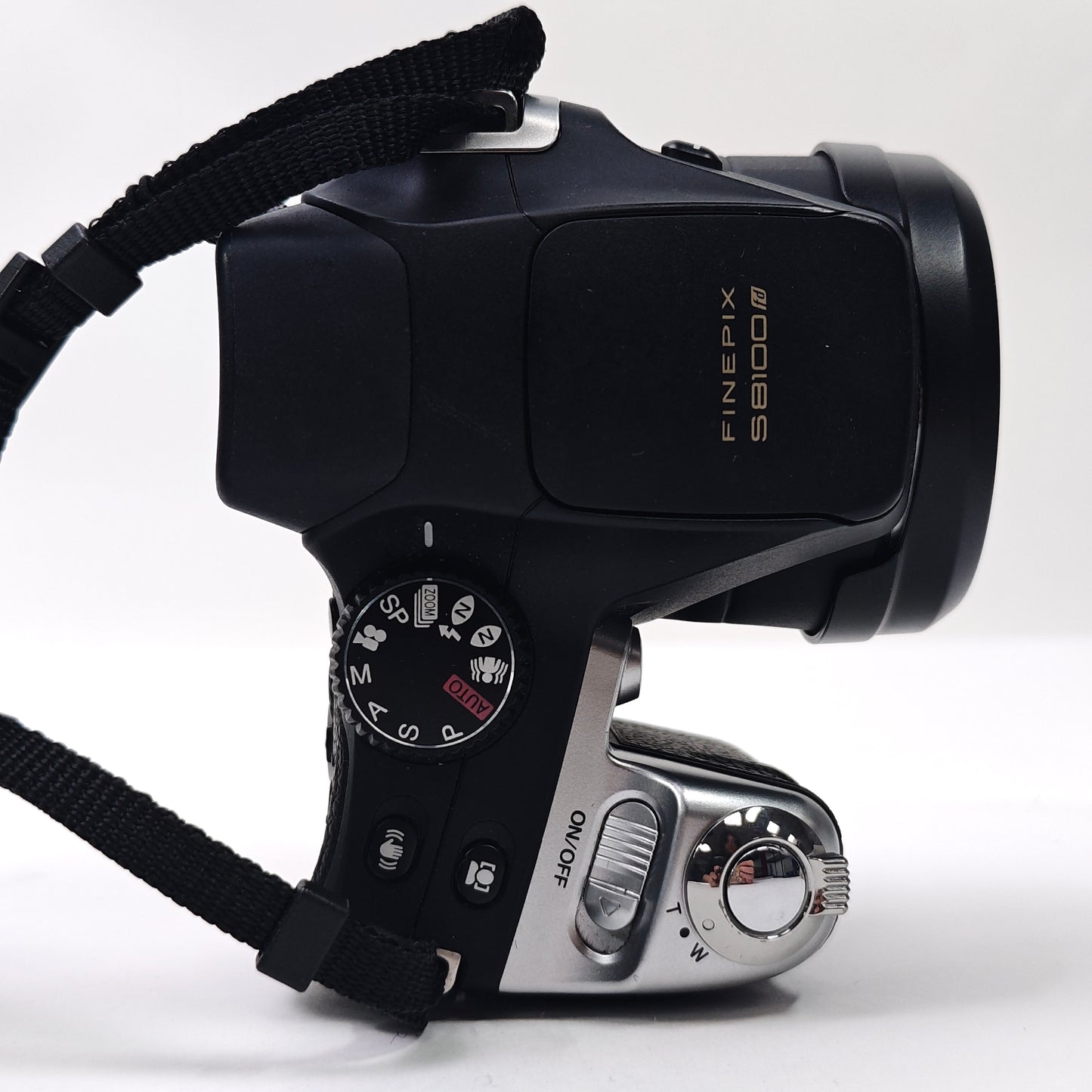 Fujifilm FinePix S8100fd 10.0MP Digital Camera