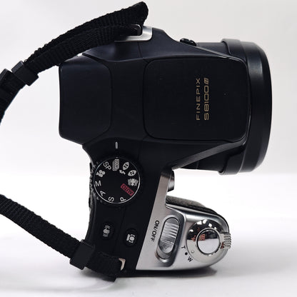 Fujifilm FinePix S8100fd 10.0MP Digital Camera
